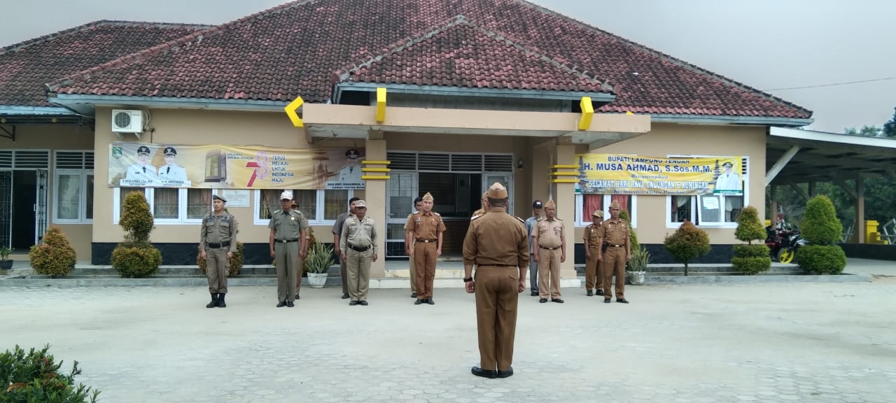 Apel dilanjut Staff Meetiing Mingguan Kecamatan Putra Rumbia